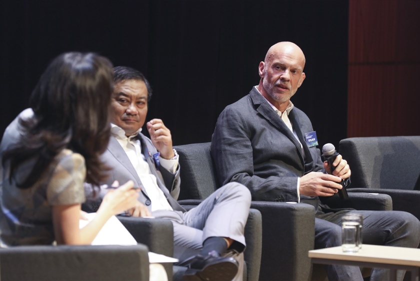 Euan (kanan) berkata, kekuatan Astro adalah capaian dan keupayaan syarikat tersebut yang tiada tandingan dalam mencipta dan memilih kandungan serta perbualan mengenai topik dan isu yang membina kesedaran awam.