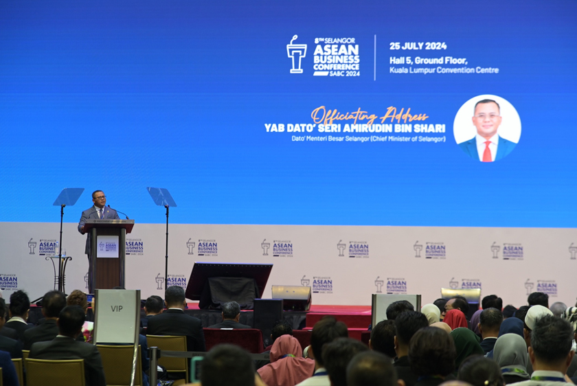 Menteri Besar Selangor Datuk Seri Amirudin Shari ketika berucap pada majlis perasmian SABC 2024 pada 25 Julai lalu.