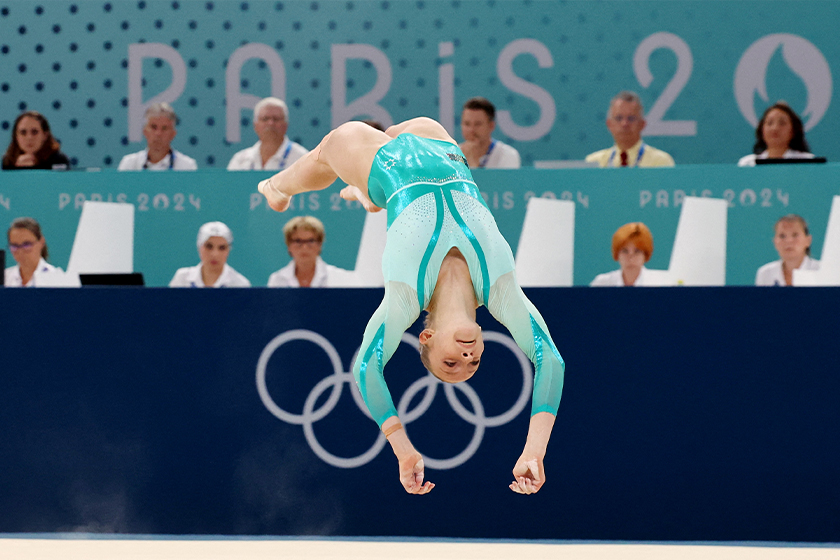 Ana Barbosu ketika beraksi dalam acara senaman lantai wanita di Bercy Arena, Paris, Perancis, 5 Ogos 2024. - REUTERS