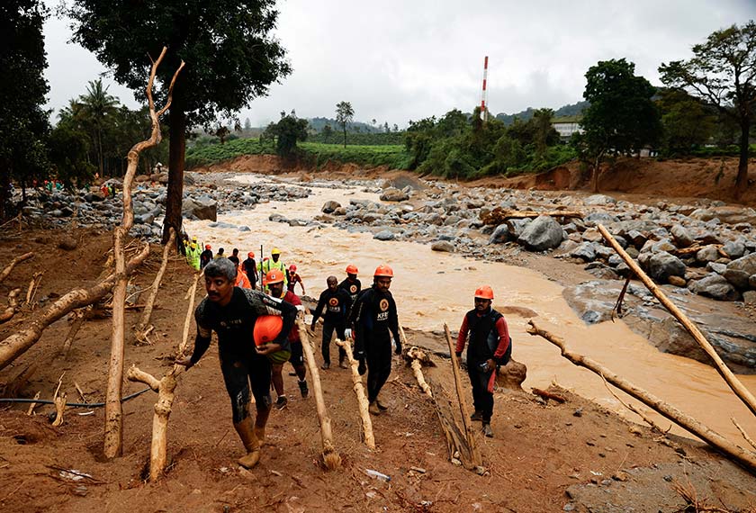 A team of divers walks to a village after landslides hit Chooralmala village in Wayanad district in the southern state of Kerala, India, August 1, 2024. - REUTERS