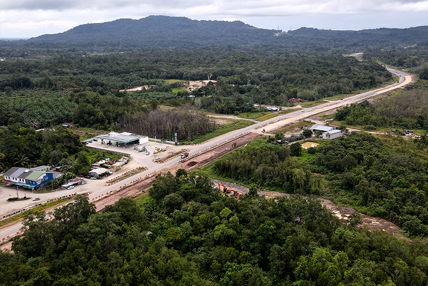 Biarpun projek masih berjalan sehingga kini, namun LPB Sarawak fasa satu sudah mencapai 99 peratus siap melibatkan laluan sepanjang 786 kilometer.