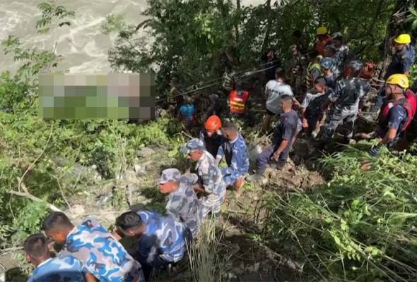 Twenty-one dead as bus carrying Indian tourists plunges into Nepal ...