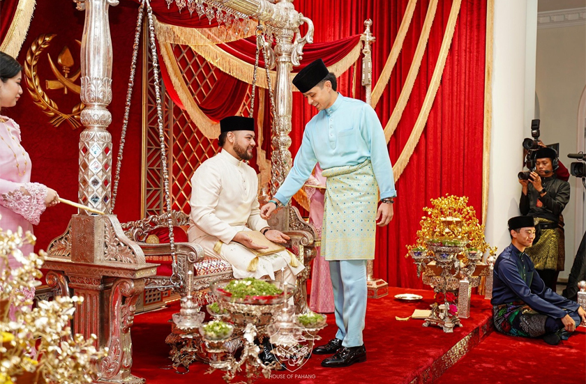 Majlis Istiadat Berinai di Istana Abdulaziz, Kuantan, malam tadi. - Gambar/ FB House of Pahang