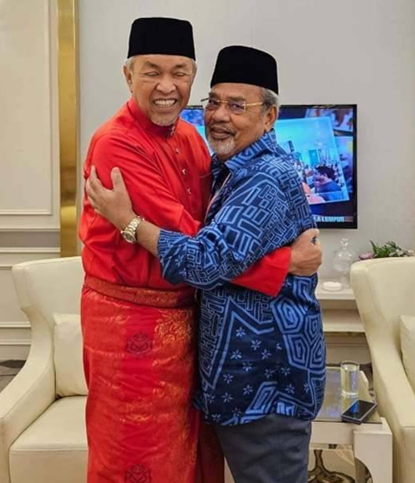 Gambar tular pertemuan Ahmad Zahid dan Tajudin yang hadir ke PAU UMNO baru-baru ini. - Foto Sinar Harian