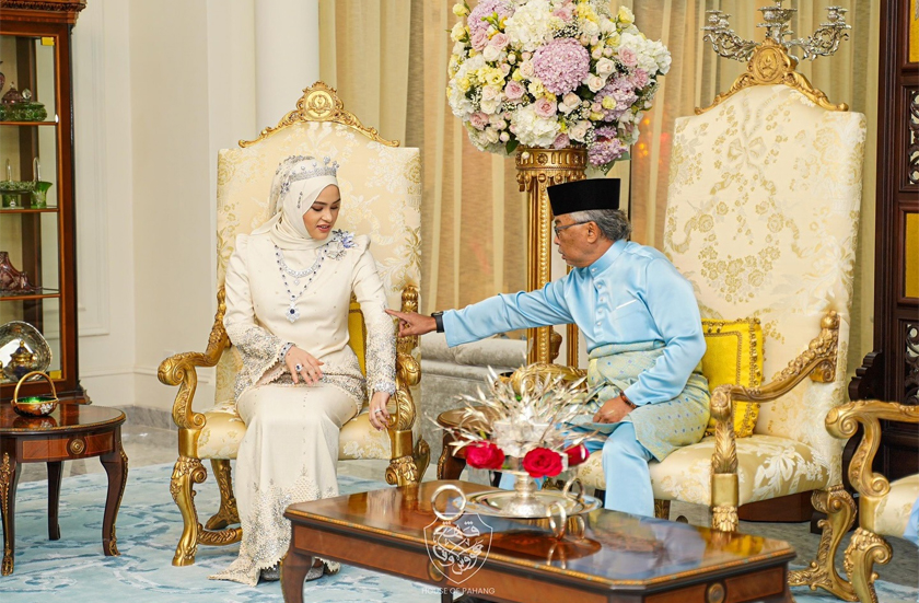 Majlis Istiadat Berinai di Istana Abdulaziz, Kuantan, malam tadi. - Gambar/ FB House of Pahang