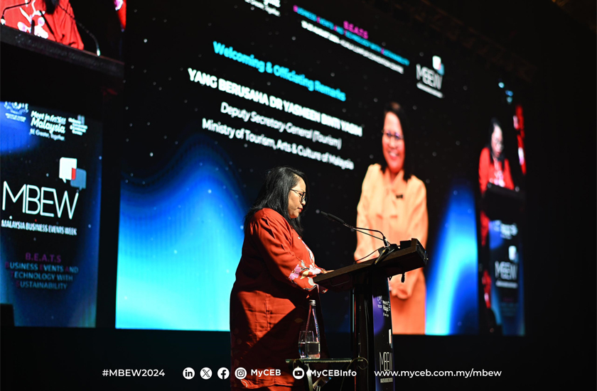 Timbalan Ketua Setiausaha (Pelancongan), Kementerian Pelancongan, Seni dan Budaya (MOTAC) Malaysia, Yasmeen Yasim ketika menyampaikan ucaptama selepas merasmikan MBEW 2024. - Gambar MyCEB