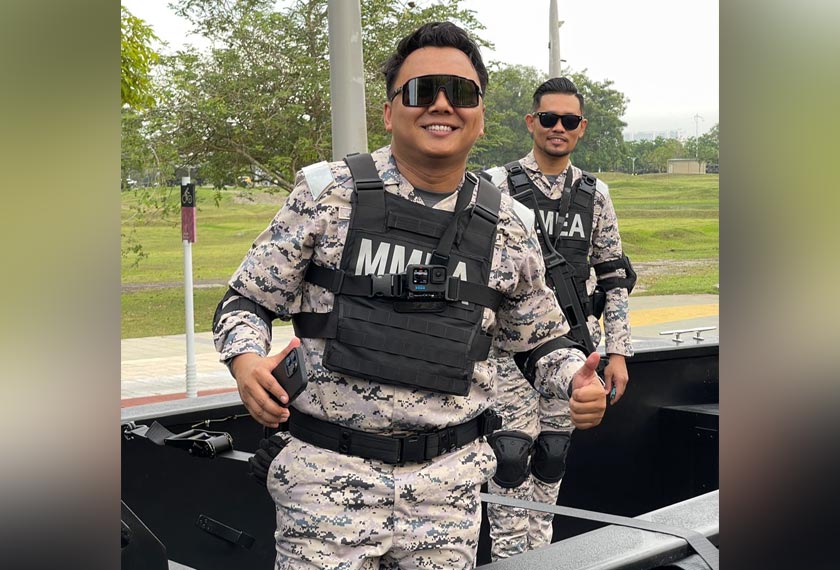 Penyampai 3 Pagi ERA, Radin Amir akui teruja dan tidak menyangka berpeluang menyertai perbarisan hari kebangsaan bersama Agensi Penguatkuasaan Maritim Malaysia (APMM).