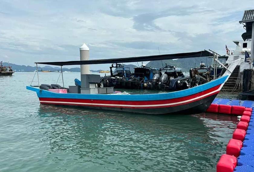 Bot yang digunakan untuk membawa dadah dirampas polis untuk siasatan lanjut. - Foto Sinar Harian