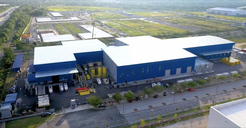 Kilang UMW di Pulau Indah, Selangor mampu menjana penghasilan sehingga 60 juta liter setahun, ia memperkukuhkan lagi komitmen UMW untuk mengangkat Pennzoil sebagai jenama minyak pelincir unggul pilihan rantau ini.