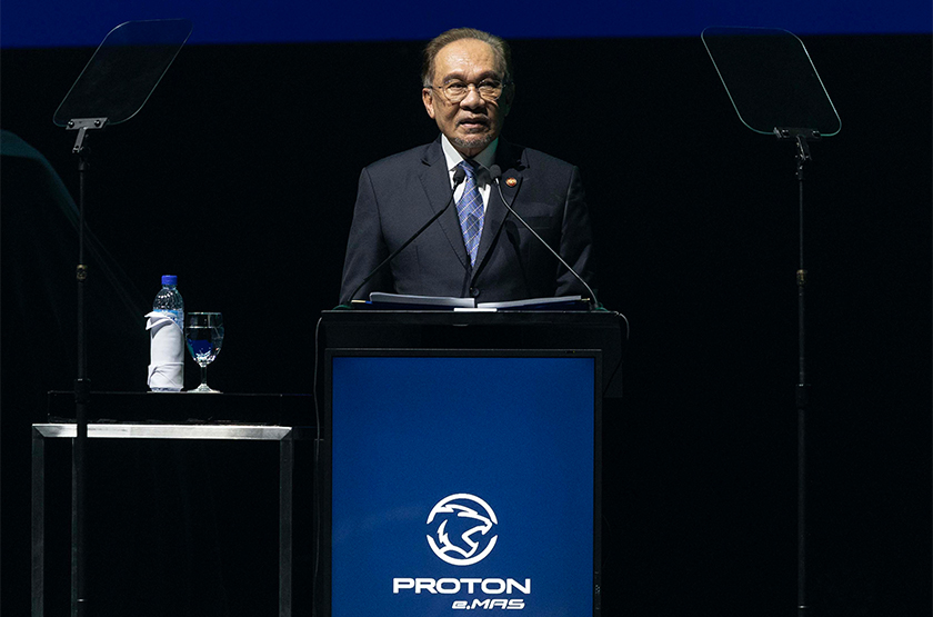 Anwar memaklumkan e.MAS 7 akan menjadi kenderaan rasmi ketika Malaysia menjadi Pengerusi ASEAN 2025. - Foto Astro AWANI