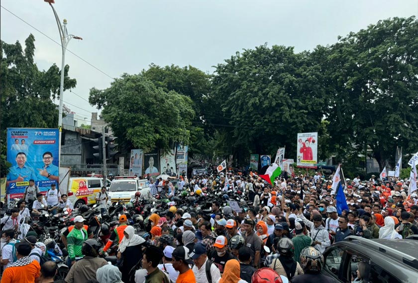 Anies turut berkongsi tentang kesesakan trafik dan orang ramai yang menyebabkan beliau memerlukan dua jam perjalanan dari kawasan tempat beliau menginap. - Foto Astro AWANI
