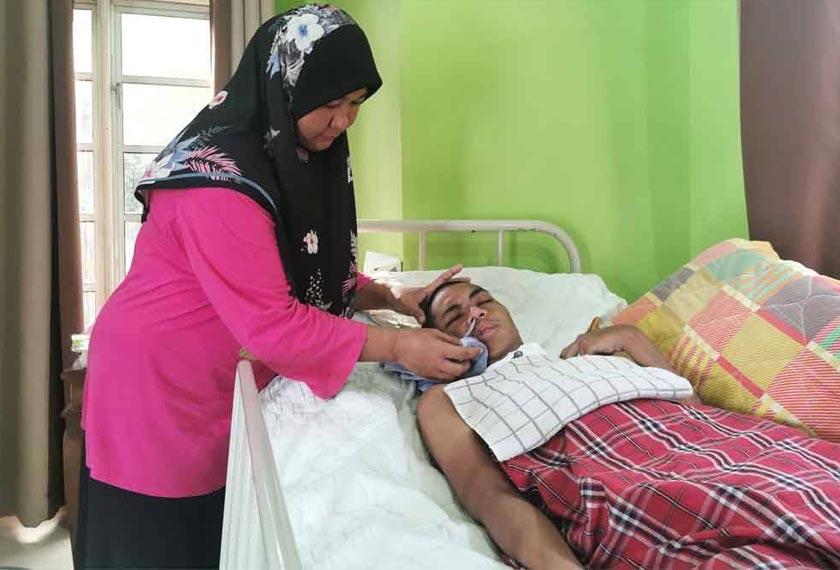 Rutin harian Wan Murni berubah sepenuhnya selepas anak keduanya ditimpa sakit sejak Disember tahun lalu. - Foto Sinar Harian