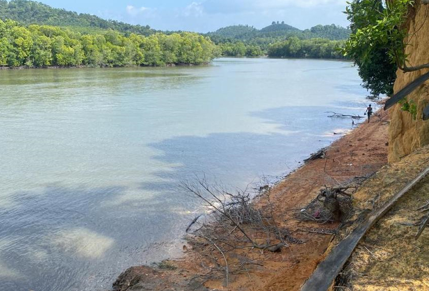 Pihak bomba menerima panggilan mengenai kejadian itu pada jam 3.26 petang. - Foto Astro AWANI