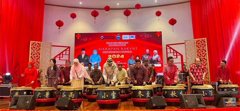 Shahelmey (empat, kanan) hadir pada majlis rumah terbuka Tahun Baharu Cina anjuran Parti Harapan Rakyat Sabah di Tawau, 17 Feb 2024. - Foto Facebook Shahelmey Yahya