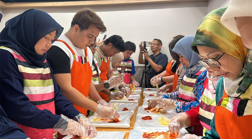 Proses membuat kimchi 