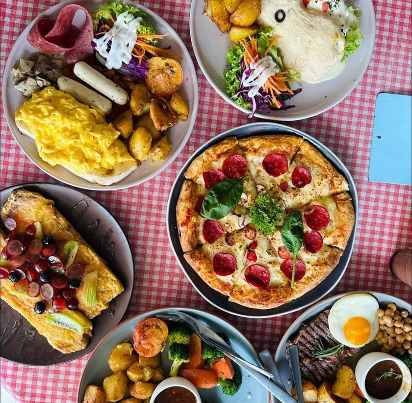 Antara juadah sarapan pagi yang ditawarkan di Cafe Salim.