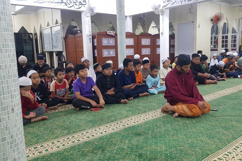 Peserta bangun awal pagi untuk menyertai aktiviti qiamullail.