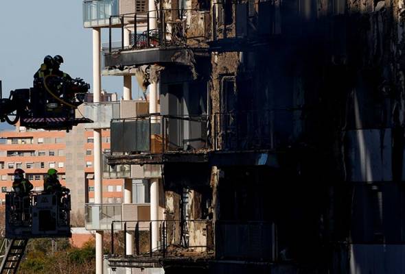 Four dead, up to 14 missing in Spain apartment building fire | Awani ...