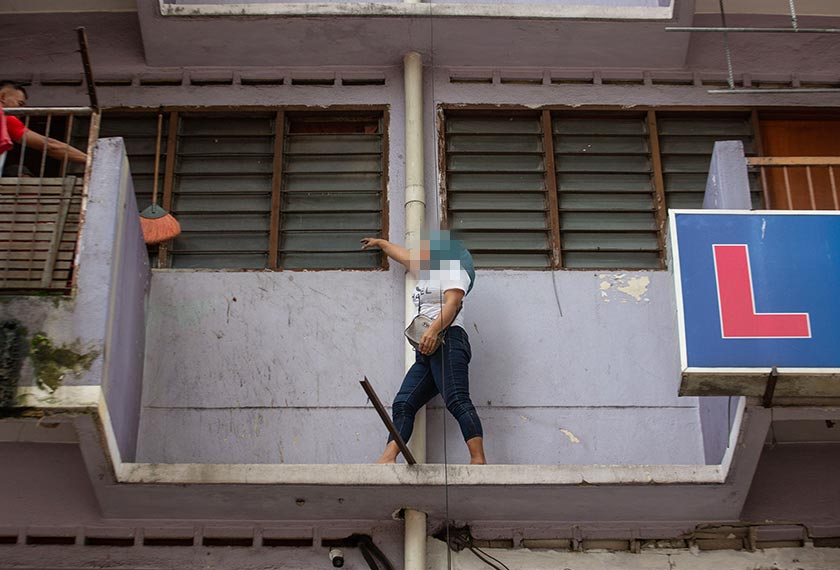 Operasi itu juga menyaksikan 30 premis diperiksa dan ketika serbuan, ada beberapa warga asing melarikan diri dan ada juga yang mempersoalkan tindakan penguatkuasa.