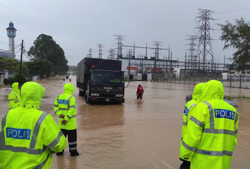 Jumlah mangsa banjir di Johor dan Pahang mencatatkan sedikit peningkatan kepada 8,462 orang setakat hari ini. - Foto Astro AWANI