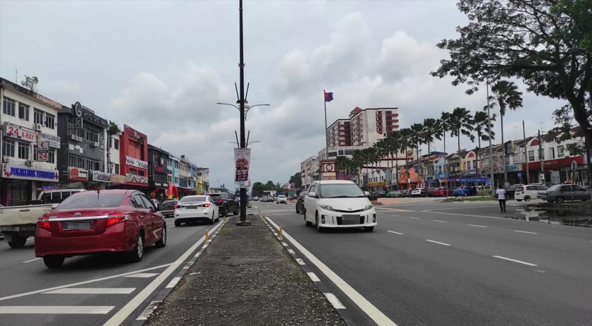 Beberapa laluan masuk ke pusat bandar Kota Tinggi juga sudah dibuka kepada awam. - Foto Astro AWANI
