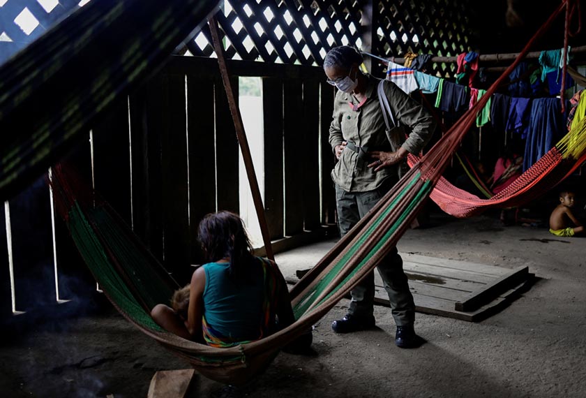 Marina Silva, Brazil's Minister of the Environment and Climate Change, talks with a Yanomami woman who is monitoring her child in the accommodation used to shelter the sick, at the healthcare unit of the Auaris Base Hub, in Yanomami Indigenous land, Roraima state, Brazil, January 10, 2024. - REUTERS/Ueslei Marcelino 