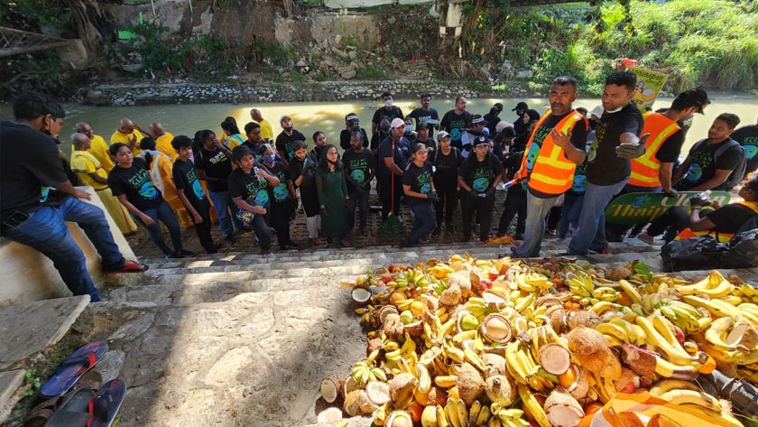Clean Thaipusam volunteers segregate fruits left by devotees, turning potential waste into a beneficial resource. - Astro AWANI