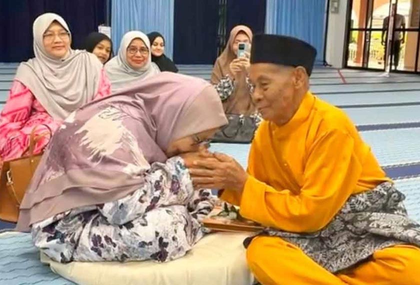 Abdullah yang berusia 86 tahun dari Kampung Aman, Kandis di Bachok meluahkan rasa syukur apabila pinangannya diterima wanita idaman.