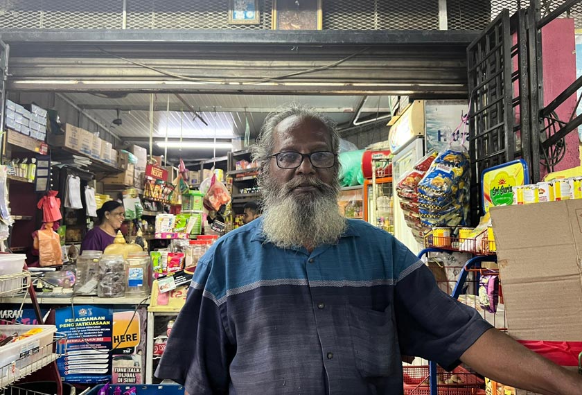 Sirisena menyifatkan Al-Sultan Abdullah sebagai payung rakyat.