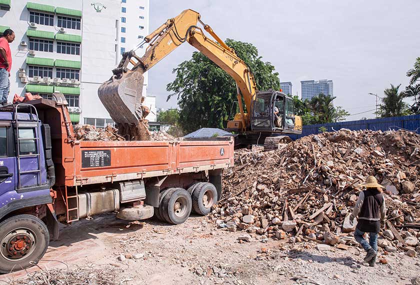 Tapak kediaman itu sedang dibangunkan dengan bangunan pejabat pengurusan tiga tingkat yang dijangka siap dalam masa tiga bulan. - Gambar/ Astro AWANI/ Shahir Omar