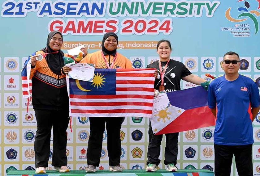 Nani meraikan kemenangan bersama Nurrul Ainin dan Jamela di UNIESA.