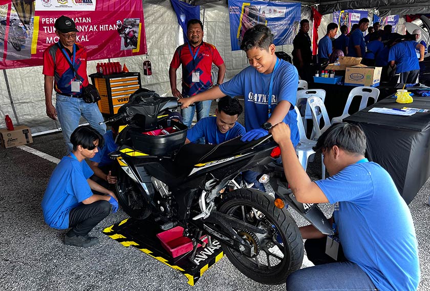 Tanpa membayar sebarang kos, pengunjung berpeluang mendapatkan perkhidmatan servis motosikal, pendingin hawa dan pengilat lampu kenderaan secara percuma sepanjang tiga hari program MADANI Rakyat 2024 Zon Timur yang bermula hari ini.