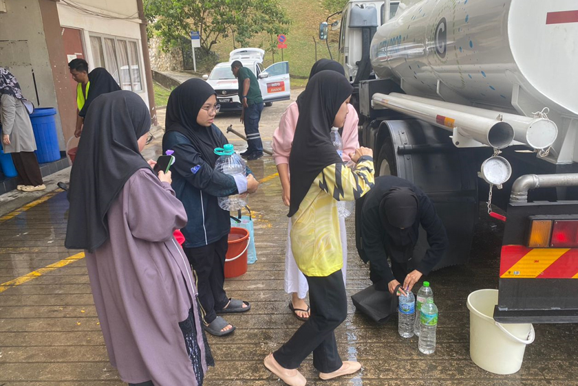 penghuni Kolej Kediaman Adibah Amin Institut Pendidikan Guru Kampus Bahasa Melayu