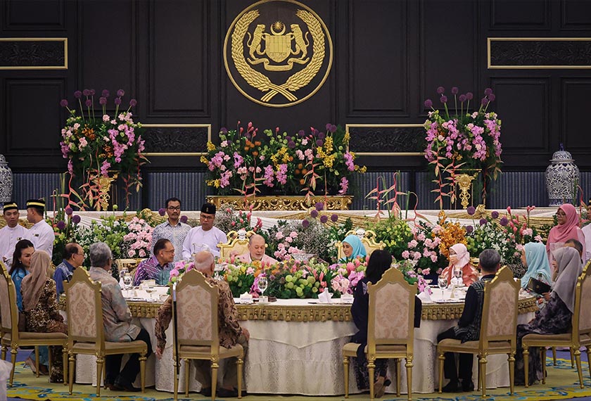 Majlis dihadiri kira-kira 1,200 tetamu termasuk menteri-menteri Kabinet, Ahli-ahli Parlimen, duta-duta, perwakilan asing ke Malaysia dan ketua-ketua jabatan kerajaan. - Foto Bernama