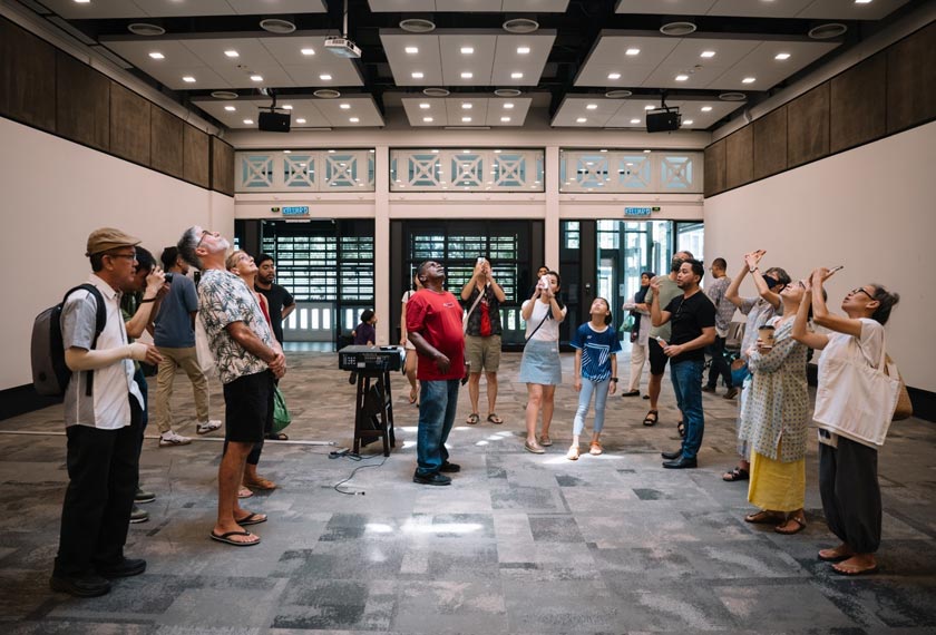 Para pengunjung diberi penerangan oleh arkitek mengenai ciri unik restorasi dan konsep reka bentuk bangunan, di mana pameran mini Galeri Khazanah diadakan.