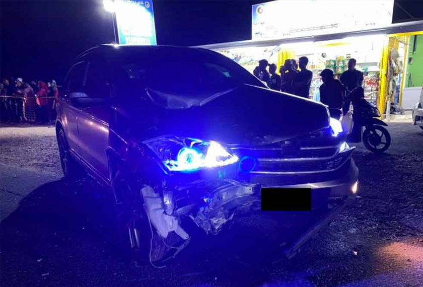Honda CRV yang terbabit dalam kemalangan di Jalan Tanah Merah-Pasir Mas di Kampung Belimbing pada Sabtu.