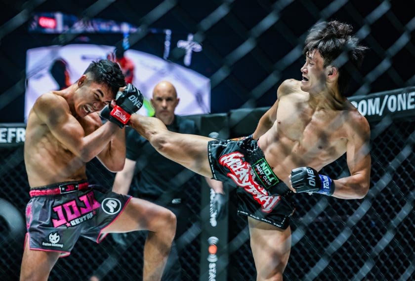 Antara aksi perlawanan antara Jojo dan Nguyen di Impact Arena, Bangkok, Thailand. FOTO: ONE Chamionship
