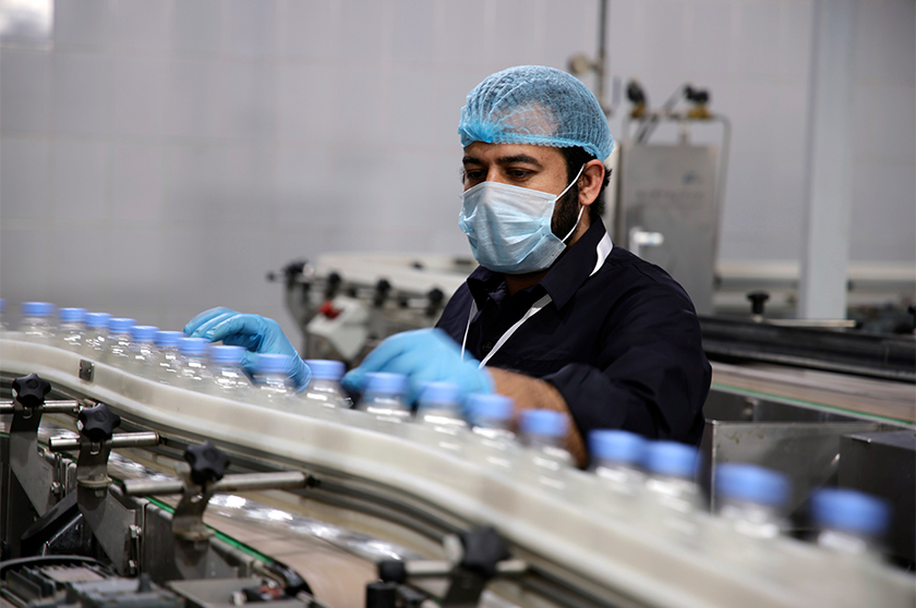 Zamazemah Co ialah satu daripada syarikat yang dipertanggungjawabkan kerajaan Arab Saudi untuk memproses air zamzam bagi diedarkan secara percuma kepada jemaah haji. --fotoBERNAMA