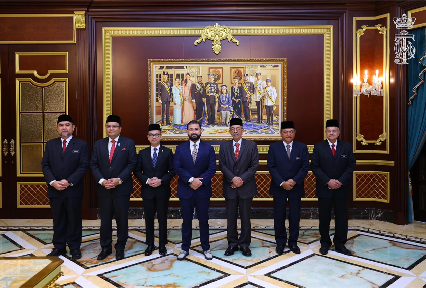 Tunku Mahkota Ismail hari ini berangkat ke Majlis Menghadap untuk menyembahkan Warkah Persilaan ke Istiadat Pertabalan YDPA ke-17.- Foto HRH Crown Prince of Johor