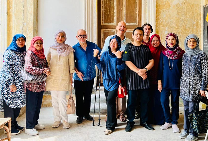 Zahim (empat dari kiri) bersama kaum keluarga dan waris bergambar di Rumah 1916, Batu Gajah bagi pembukaan pameran Kisah Kinta 1916.