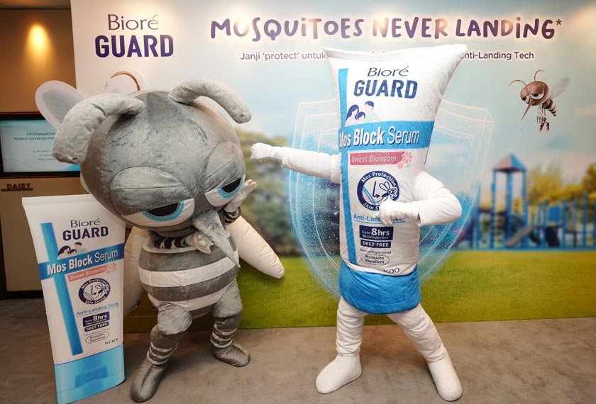 Bioré GUARD Mos Block Serum diformulasikan dengan 'Anti-Landing Tech' untuk bertindak seperti losyen yang tidak hanya melembab tetapi pada masa sama melindungi kulit dengan lapisan halus yang menghalang nyamuk daripada mendarat