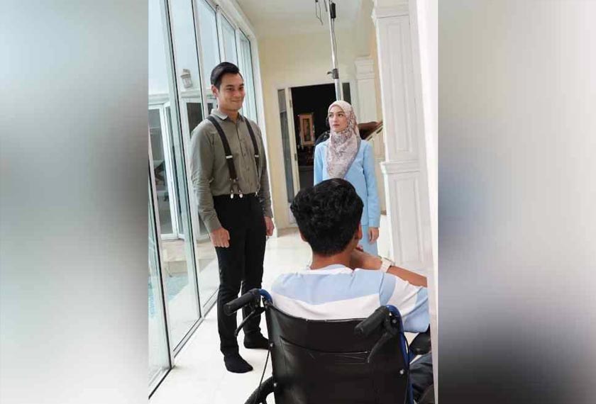 Bunga Salju menyaksikan gandingan Hisyam bersama Amyra Rosli.