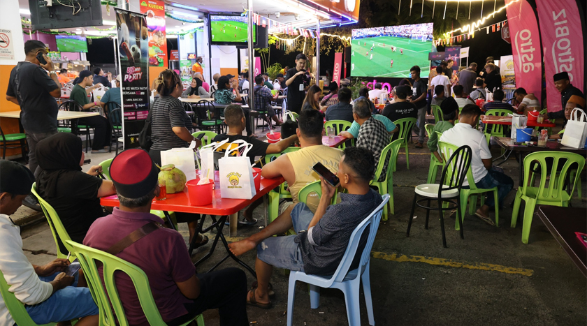 Sekitar acara Adtro BizOne Watch Party sempena Euro 2024 di Restoran Kweenz, Puchong tempoh hari.