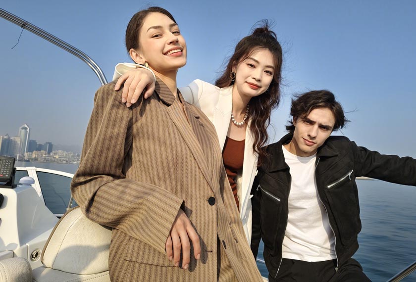 Gambar lebih jelas, kecelaan diperbaiki, mata tertutup boleh dibuka, malah objek (juga orang) yang tak diingini juga boleh dibuang daripada gambar dengan kuasa AI!