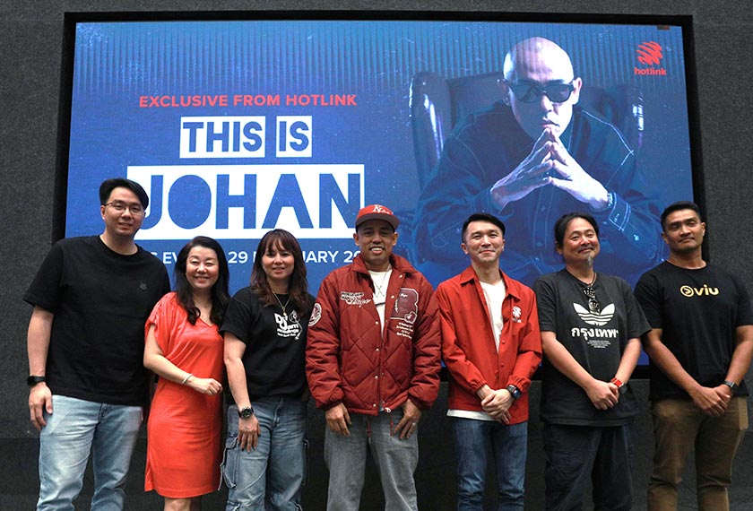 Joe Flizzow (tengah) pada sidang media mengenai filem dokumentari autobiografi bertajuk ‘This is Johan’ yang merangkumi perjalanan karier muziknya dalam industri muzik tanah air. --fotoBERNAMA