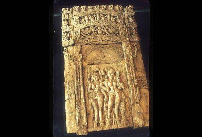 Sebuah artifak berusia ratusan tahun yang ditempatkan dalam Muzium Mazar-i-Sharif. -  Foto Agensi