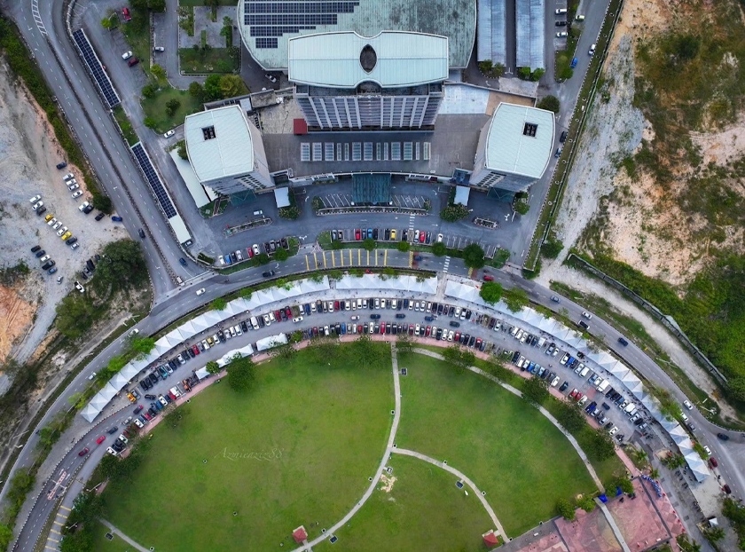 Bazar terpanjang di Perak itu sejauh 500 meter serta menjual pelbagai menu unik kepada orang ramai. - Foto Azmie Aziz