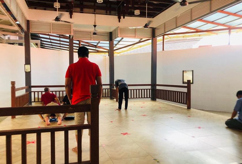 Ibadat khusus seperti solat, haji, zakat, umrah, membaca al-Quran, berzikir dan sebagainya sedaya upaya tidak perlu diviralkan kerana dibimbangi ibadah tersebut tidak diterima oleh Allah SWT. - Gambar hiasan