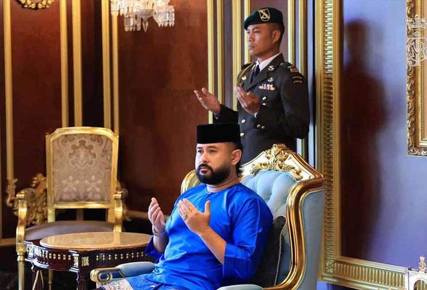 Tunku Mahkota Ismail berkenan berangkat ke Majlis Doa Kesyukuran dan Majlis Kurniaan Darjah Sempena Sambutan Ulang Tahun Hari Keputeraan Rasmi Sultan Johor, di Balai Mengadap, Istana Bukit Serene pada pagi Sabtu.