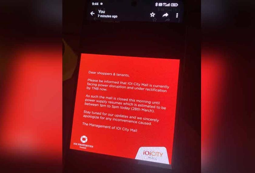 Paparan notis yang dikeluarkan oleh pihak pengurusan IOI City Mall. - Foto Sinar Harian
